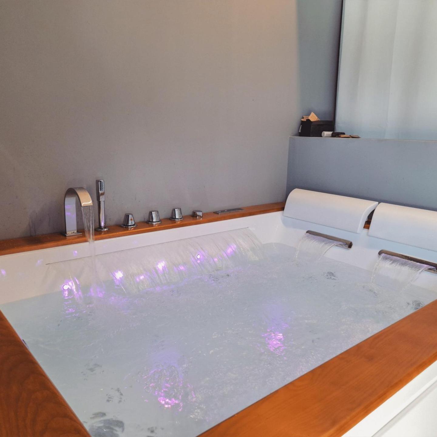 Rewind Hotel Temù Екстериор снимка